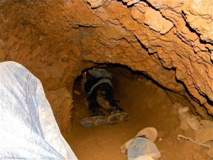 Artisana_mine_interior_near_Lows_Creek_Mpumalanga_01