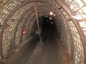 800px-Underground_mine_Ales_3