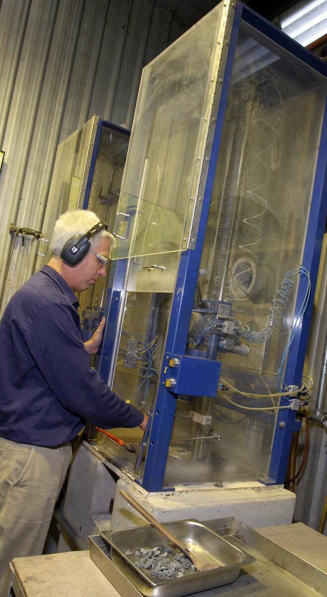 Drop Weight tests (DWT) using JKMRC Rotary Breakage Tester