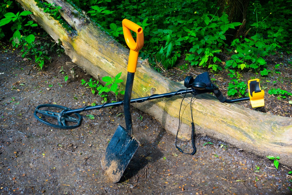 Best Metal Detecting Shovel Reviewed in 2021