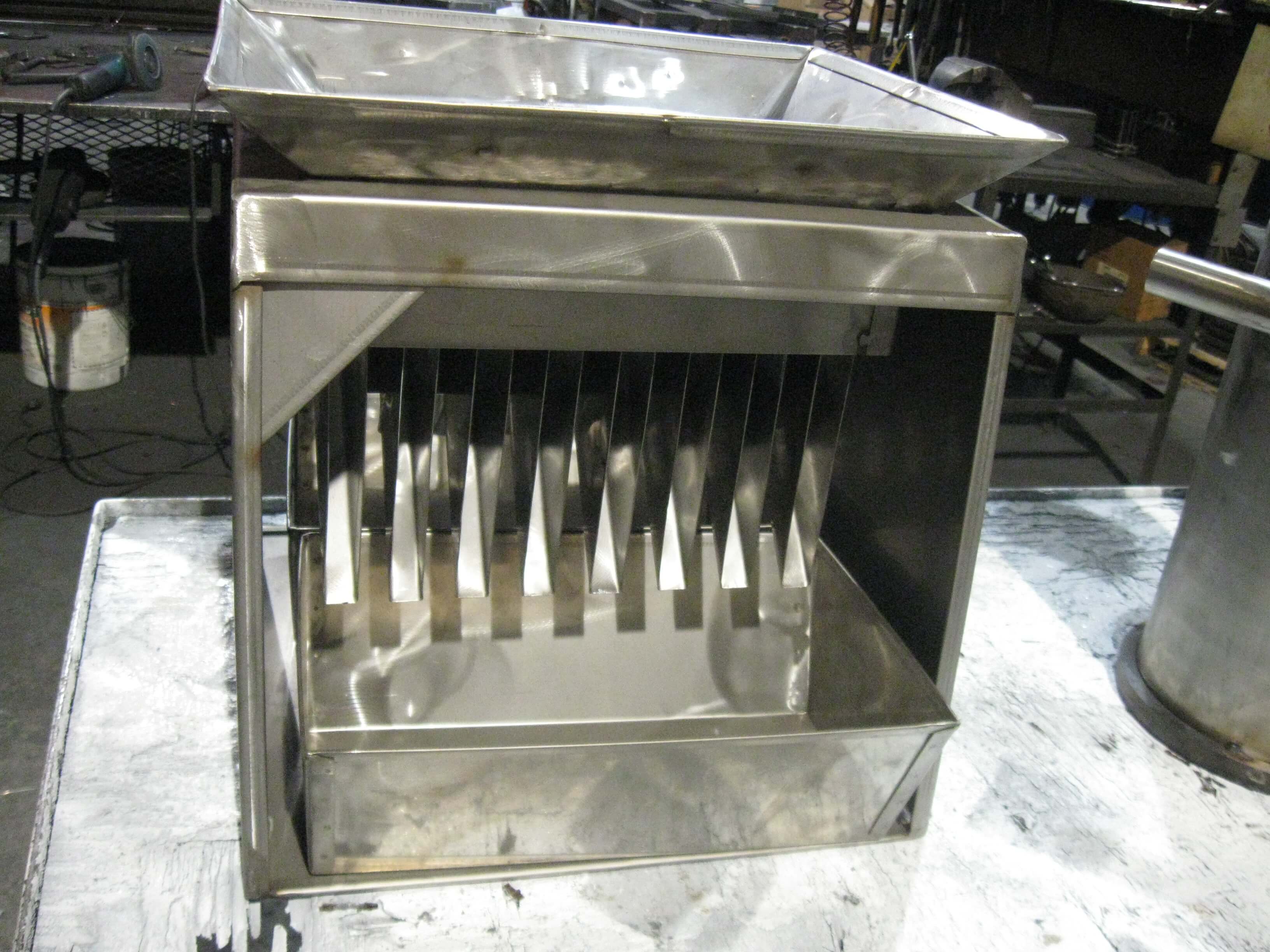 laboratory riffle splitter (2) laboratory riffle splitter (2)