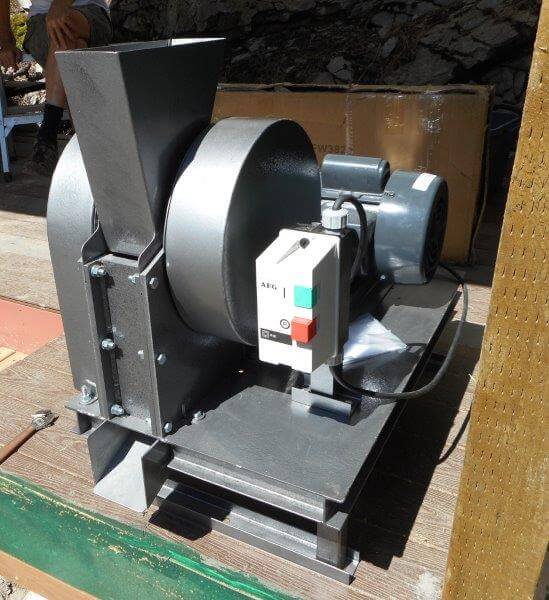 small rock crusher (18) small rock crusher (18)