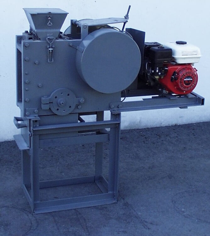 portable rock crusher with gasoline motor (3) portable rock crusher with gasoline motor (3)