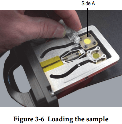 xrd-analyser-loading-the-sample
